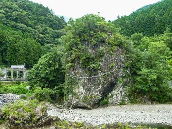 粟生の巌